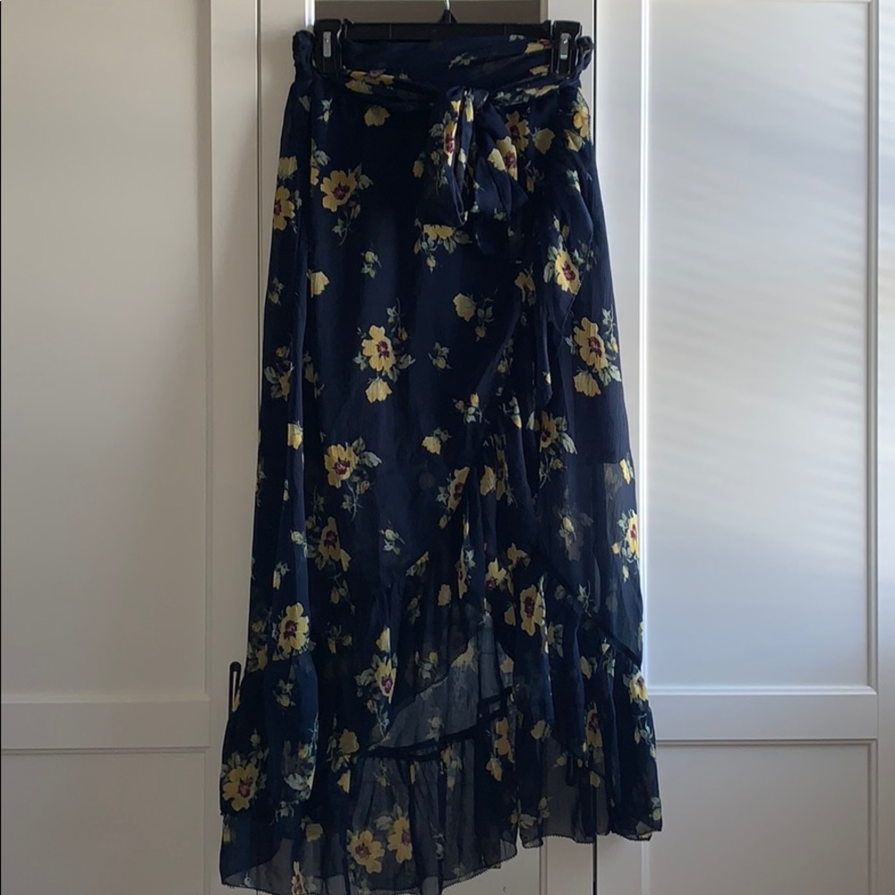 *SOLD* NWT Midi Floral Wrap skirt